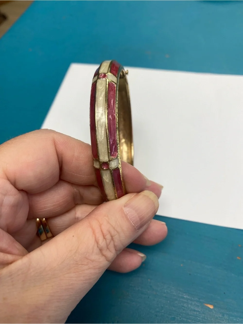 N/A elegant gold